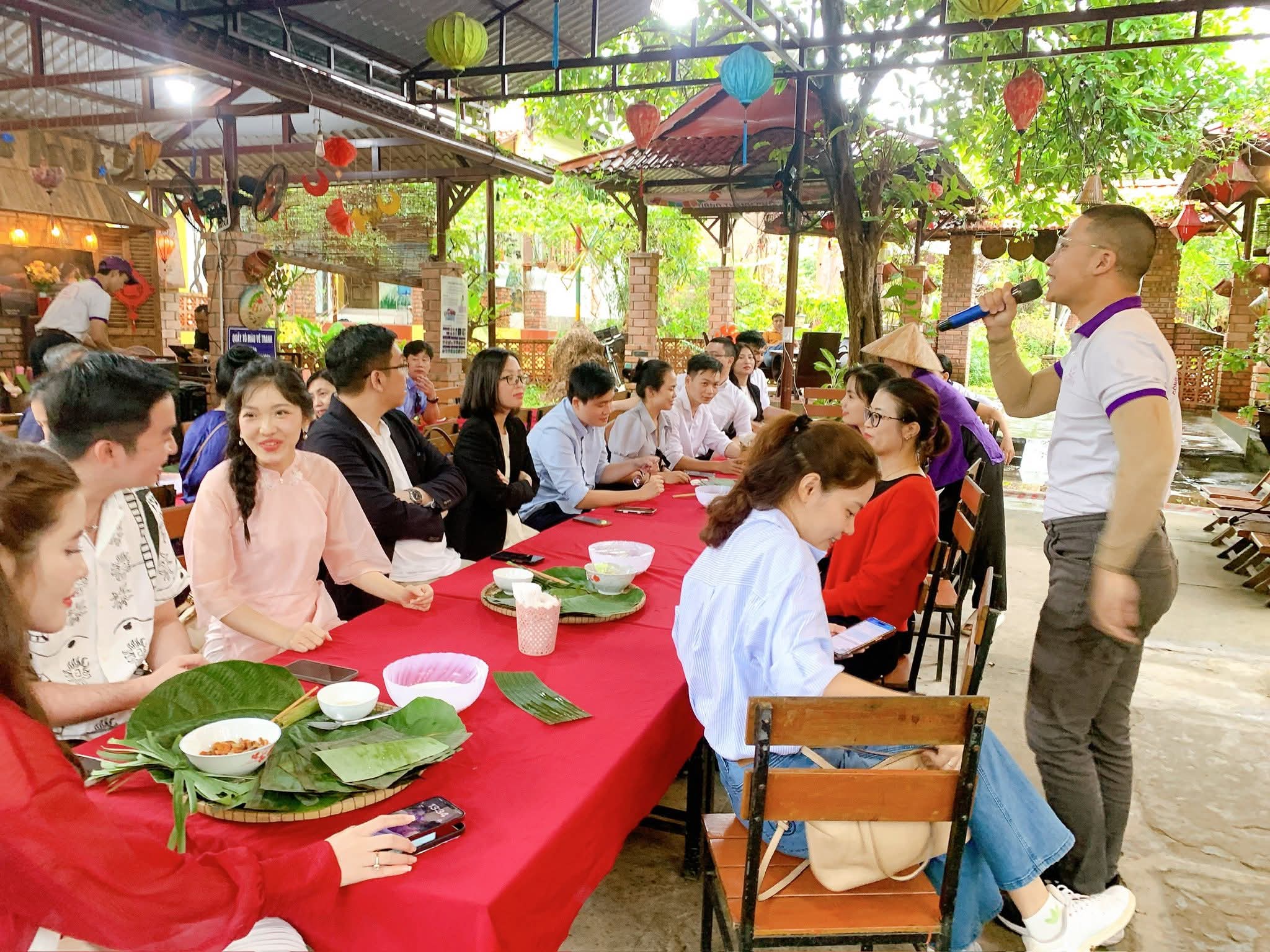 Thúy Hằng (Huế Lotus)