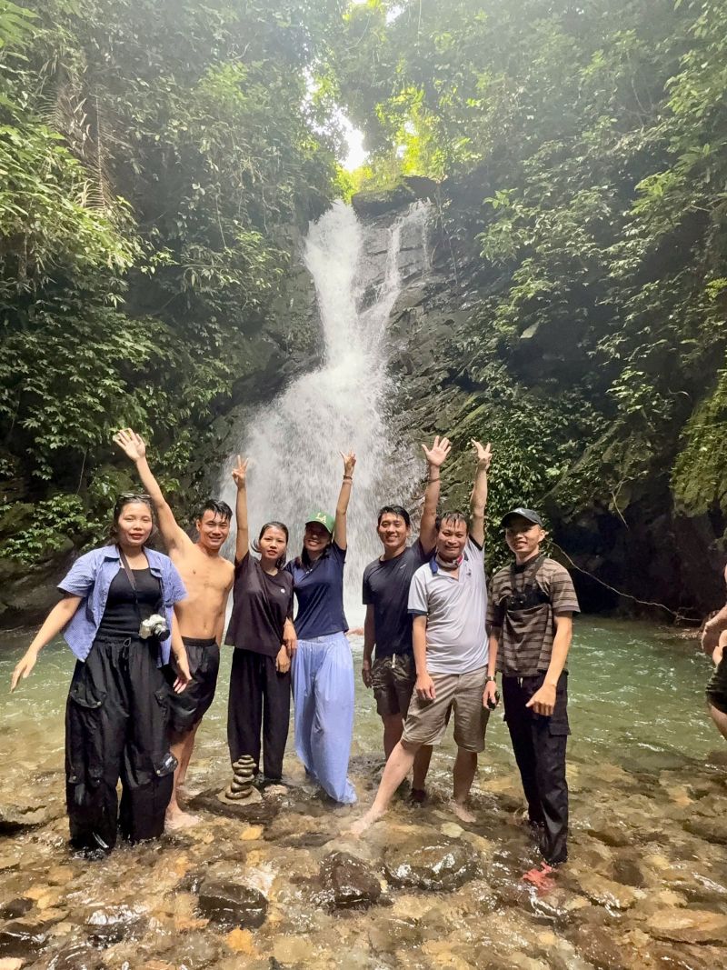 Team vượt rừng chinh phục thác Mắc Ngọc! 💦Dù đường trơn,