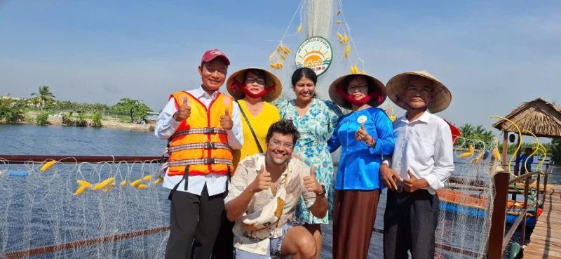 Sông Cổ Cò cho du khách trải nghiệm song nước.