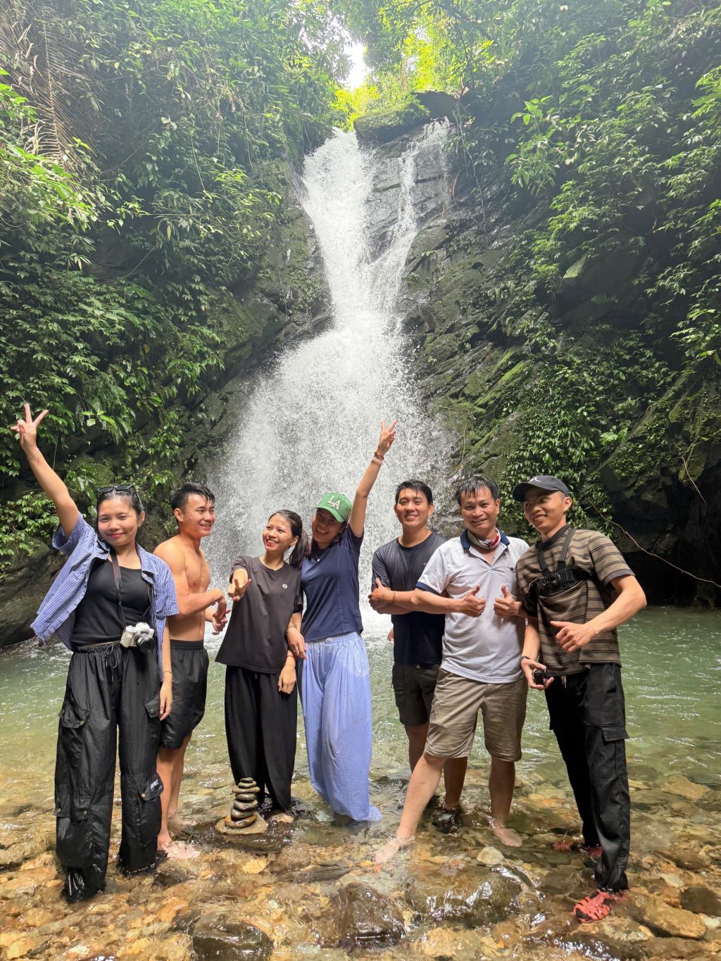 Trekking thác Mắt Ngọc ngay lòng Đà Nẵng