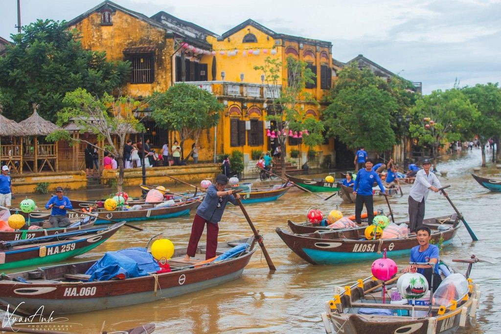Hội An trước khi bão Fengsheng đến, nhiều nơi đã ngập nước t - 1