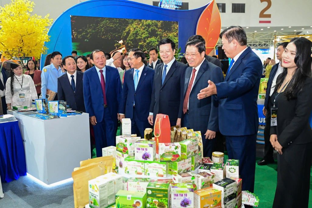 QUANG TRI MAKES ITS MARK AT THE 2025 FALL FAIRAt the T Center - 2