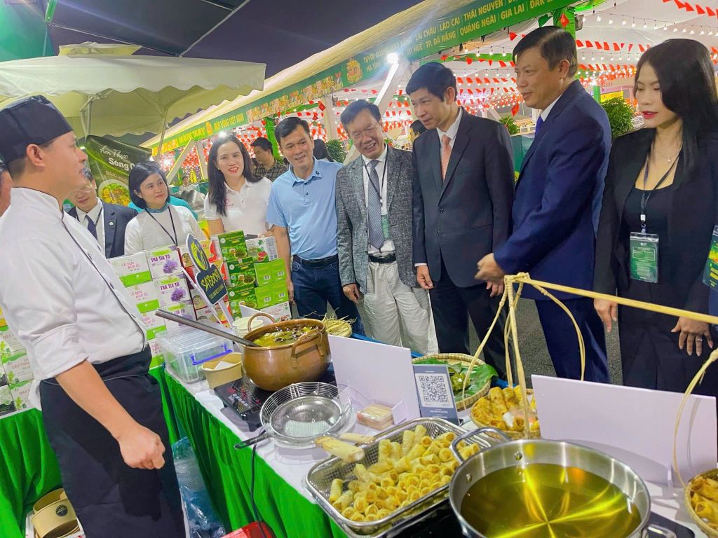 QUANG TRI MAKES ITS MARK AT THE 2025 FALL FAIRAt the T Center - 4