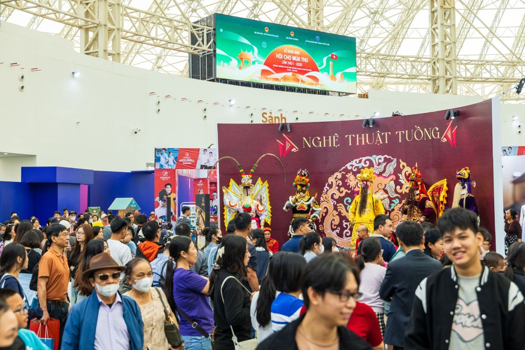 The atmosphere right now at VEC. The Fall Fair is officially underway. - 3