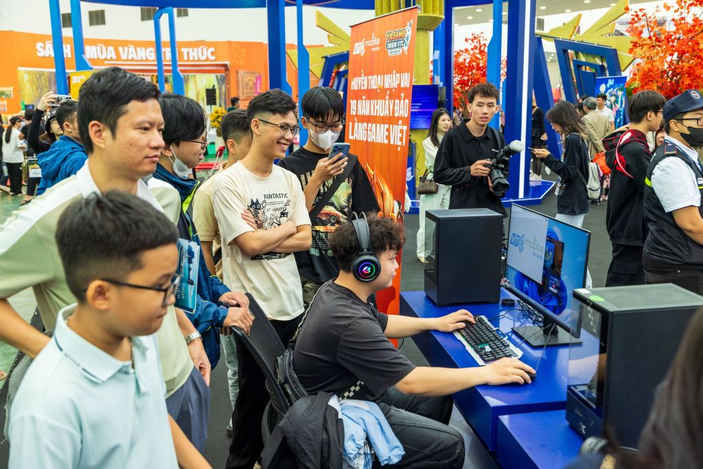 The atmosphere right now at VEC. The Fall Fair is officially underway. - 5