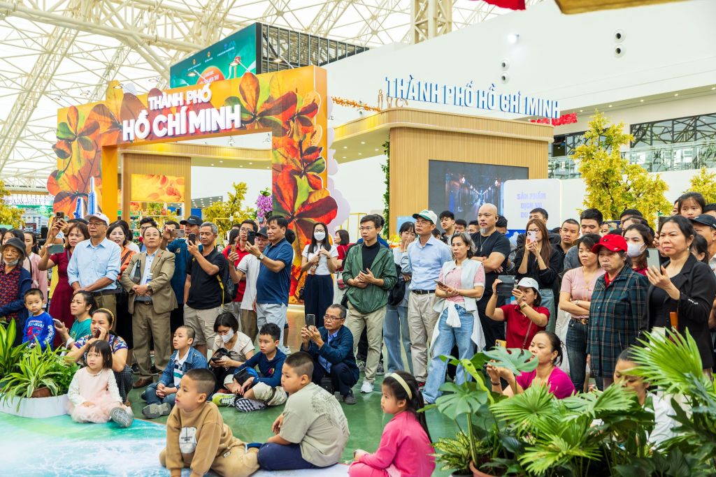 The atmosphere right now at VEC. The Fall Fair is officially underway. - 6