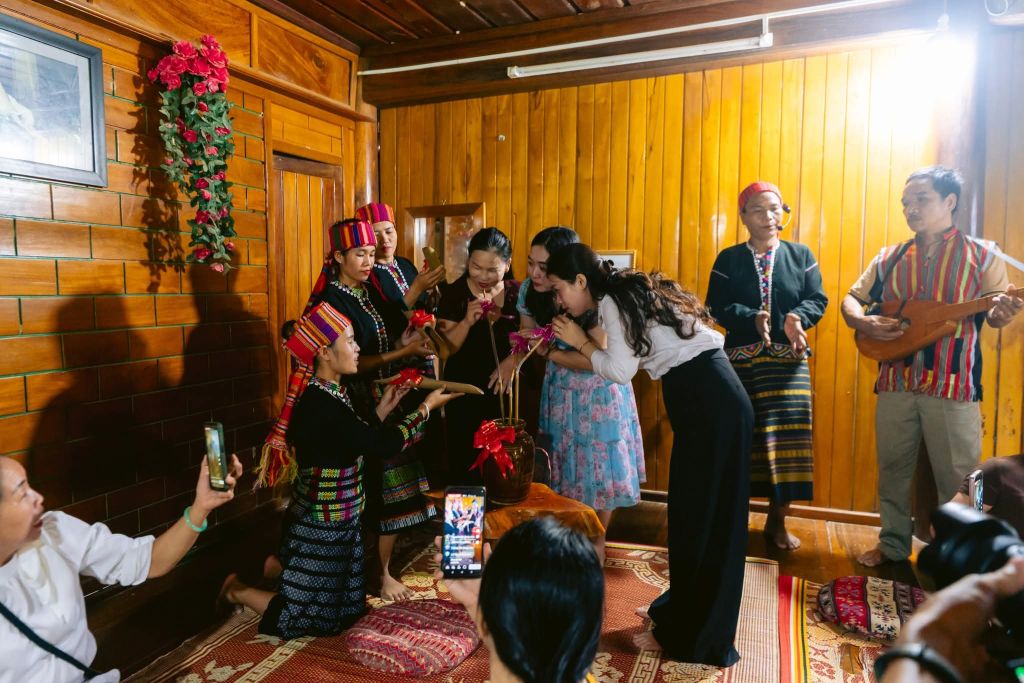 [vn/en] 캔 와인 - 산과 숲의 취하게 하는 효모 축제에서 - 4