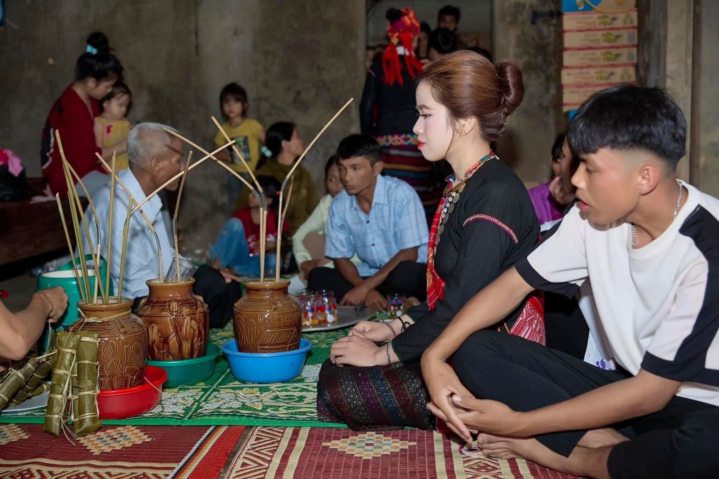 [vn/en] CAN WINE – THE INNOCENCE OF THE MOUNTAINS AND FORESTSIn the festivals - ảnh 6