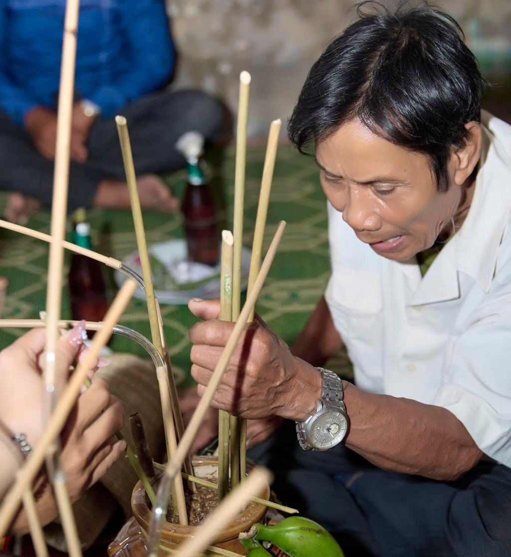 [vn/en] CAN WINE – THE INNOCENCE OF THE MOUNTAINS AND FORESTSIn the festivals - ảnh 7