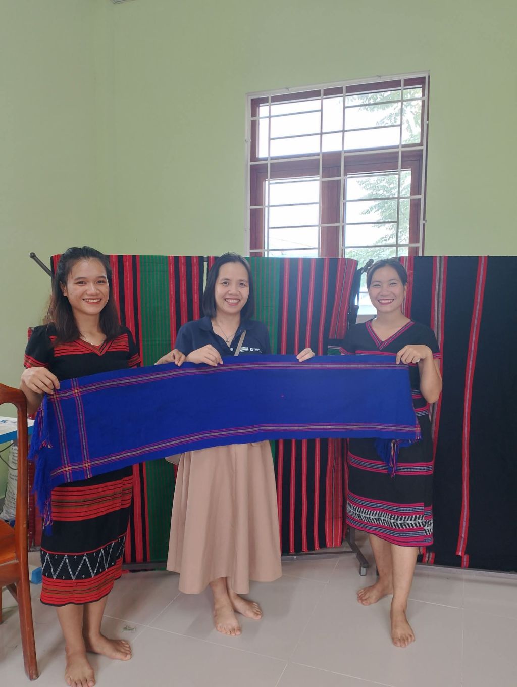 A Bung Brocade Weaving Village – Where Traditional Colors Revive - 6