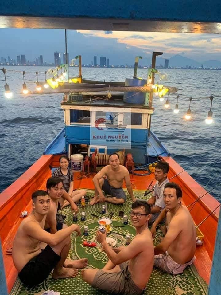 EXPERIENCE NIGHT SQUID FISHING TOUR – WATCH THE SUNSET ON DA NANG BEACH