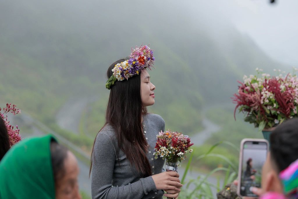 Hey sis... You look so pretty 🥰 I was scrolling through photos and saw you. - 1