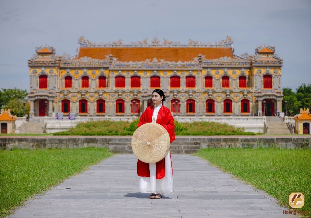 EXPERIENCE BEING A KING – OFFICIAL – IMPERIAL CONSORT RIGHT IN THE HEART OF HUE - 5