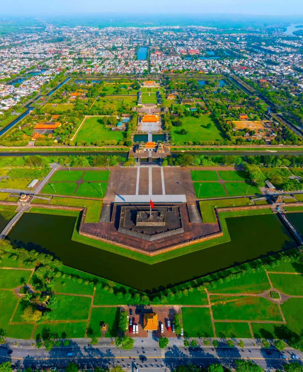 The imperial city of Hue, when viewed from above, appears like a masterpiece. - 3