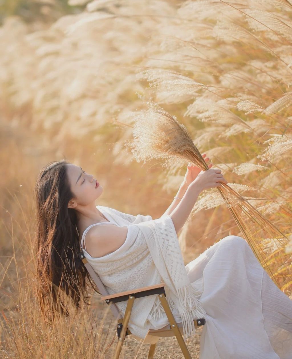 Every late autumn to early winter, Da Nang adorns itself with a vibrant atmosphere. - 3