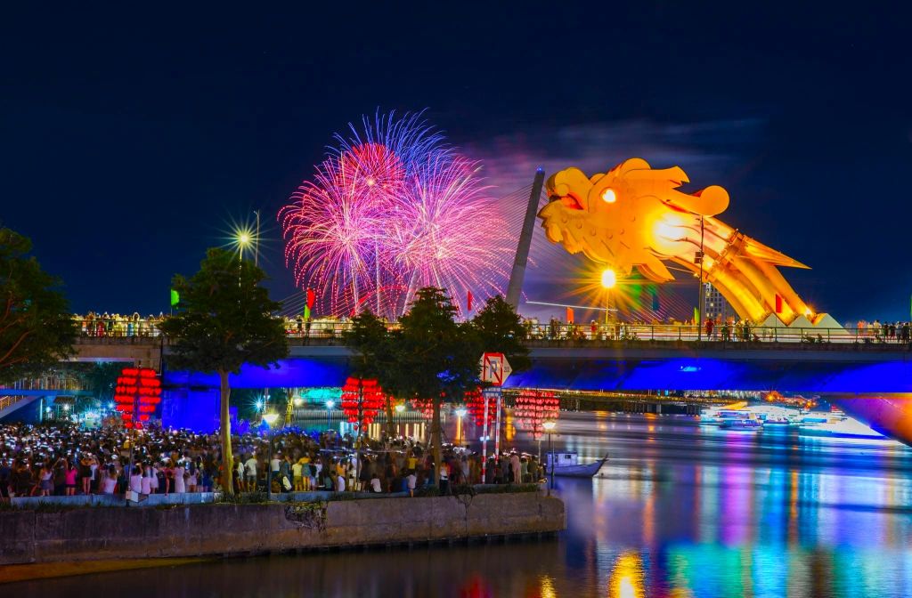 If Singapore has Clarke Quay, and Bangkok has Asiatique... then the river - 1