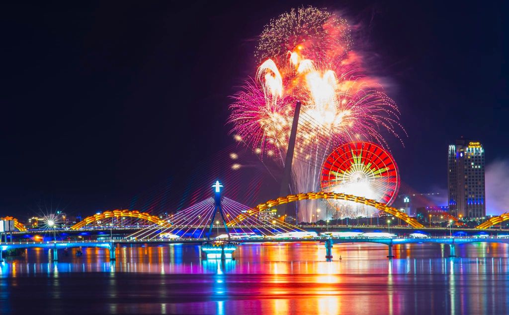 If Singapore has Clarke Quay, and Bangkok has Asiatique... then the river - 8