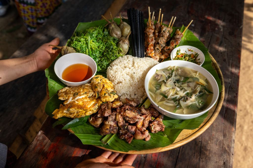 There is a village called Chênh Vênh in the majestic Trường Sơn mountains. - 5