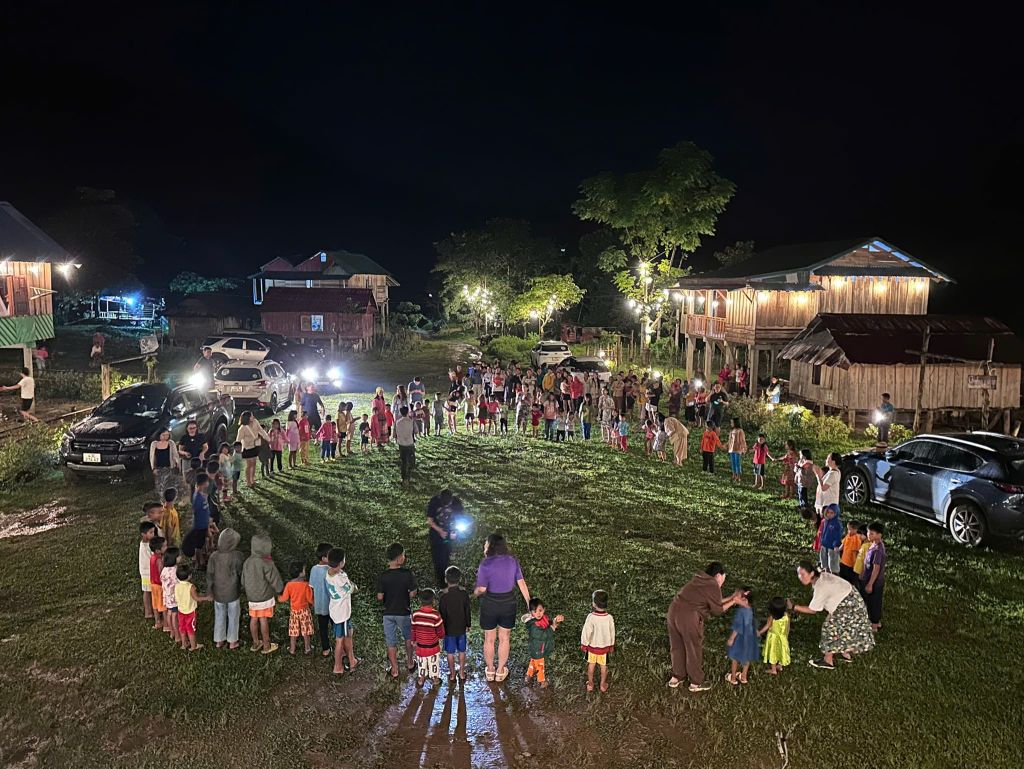 There is a village called Chênh Vênh in the majestic Trường Sơn mountains. - 8