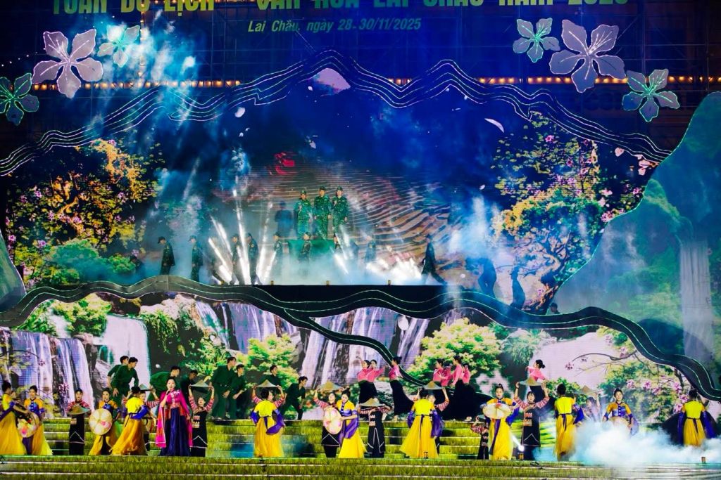 Đêm khai mạc Tuần Văn hoá Du lịch Lai Châu 2025 đã thực sự t - 4