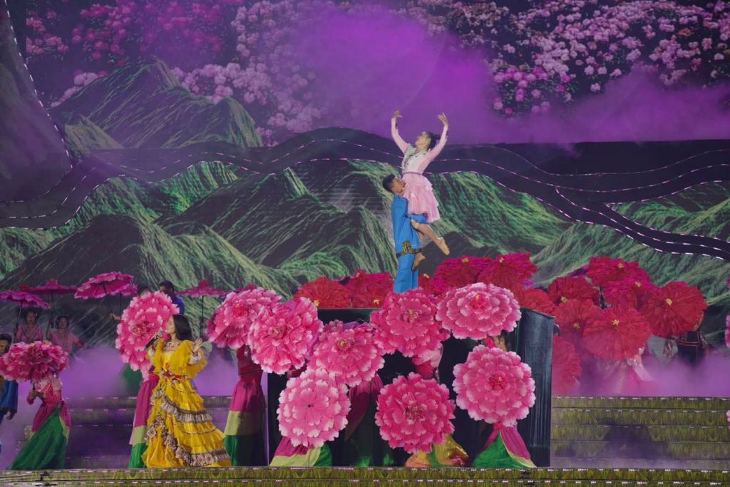 The opening night of the Lai Châu Culture and Tourism Week 2025 has truly begun. - 8