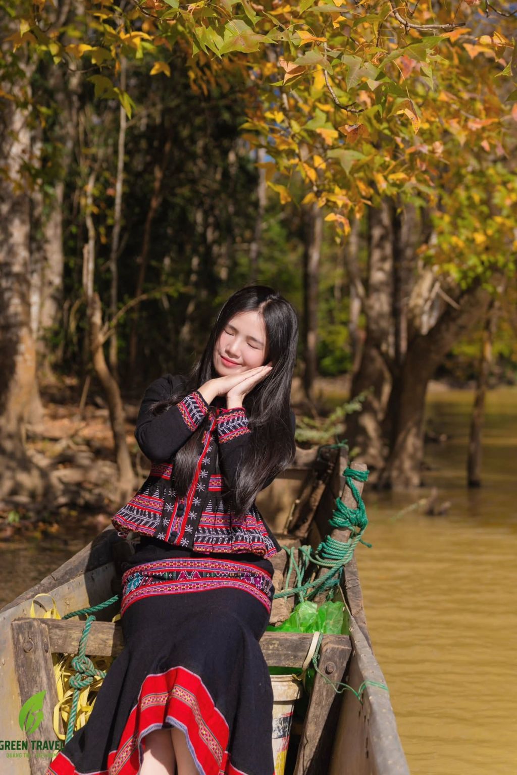 Let's go to Khe Sanh, Quang Tri together. It's the place with the Phong Hươn forest. - 2