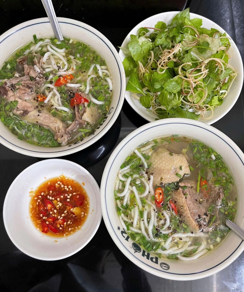 Recipe for QUANG TRI DUCK RICE PORRIDGE

Ingredients:
• Rice flour - 1