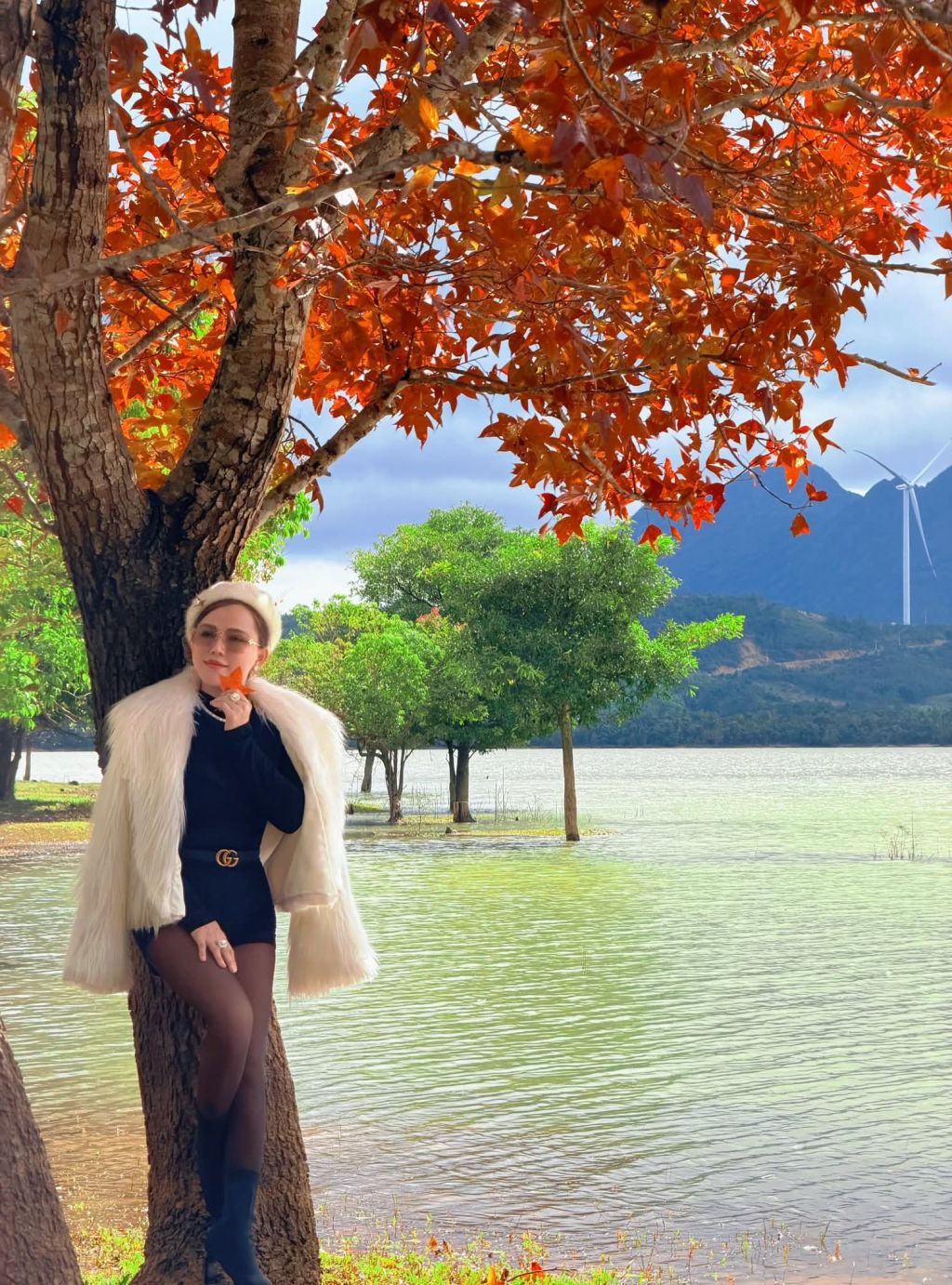 Red maple forest ❤️❤️❤️ Miss Humanity Nguyễn Thị Bình has g - 3