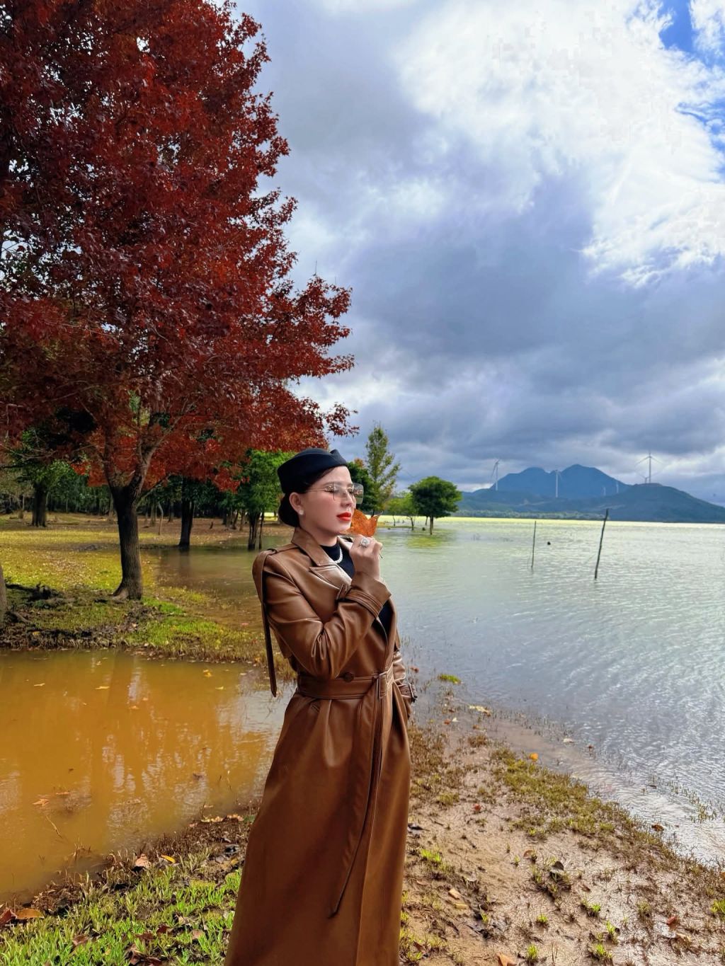 Red maple forest ❤️❤️❤️ Miss Humanity Nguyễn Thị Bình has g - 4