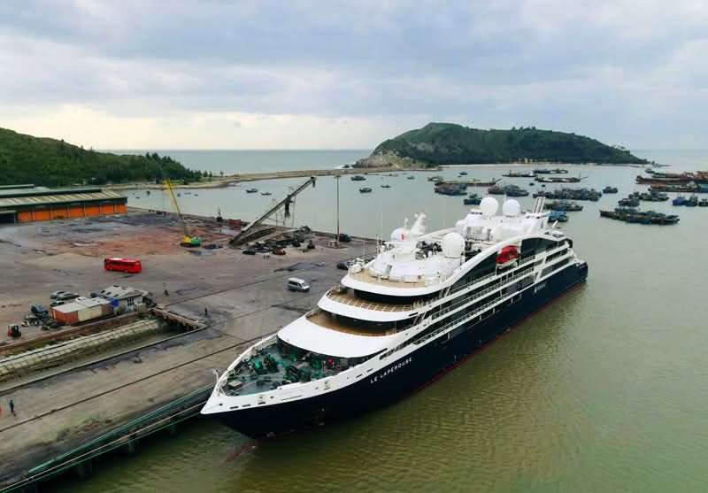 Quang Tri has three additional seaports that are applying electronic visas. - 2