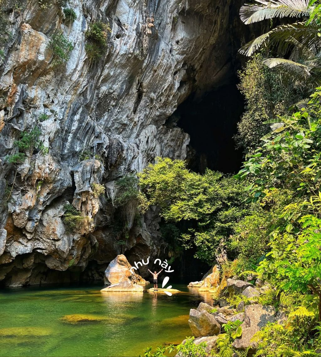 Children in Phong Nha – Ke Bang National Park, a place where nature is preserved. - 4