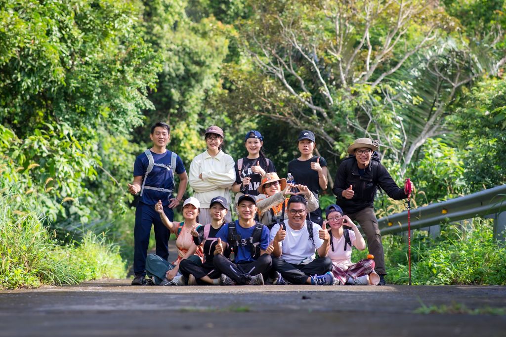 Under the thousand-year-old banyan tree on the Son Tra Peninsula (Da Nang), naturally... - 2