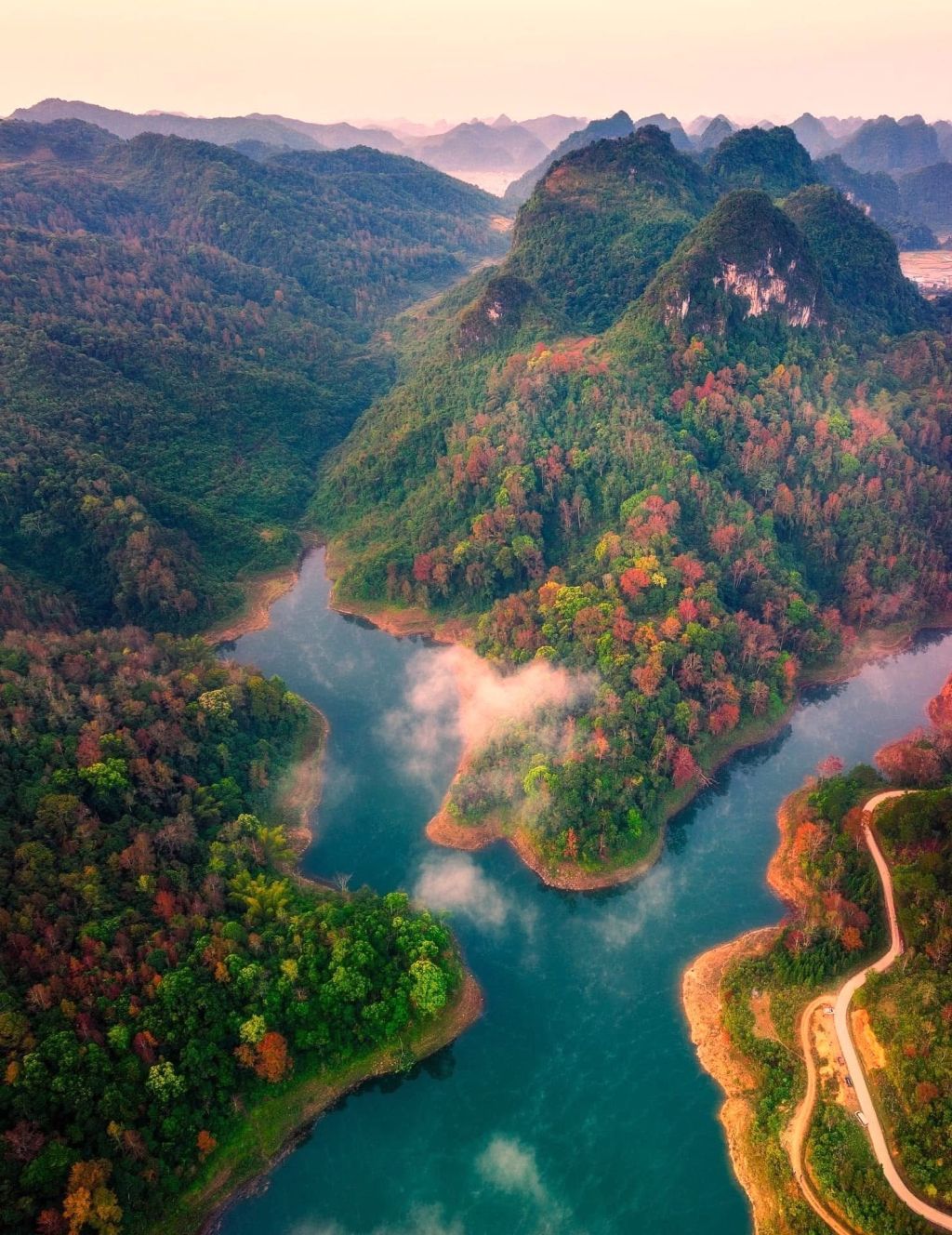 It's not Japan... This is the season of red leaves at Ho Ban Viet - Ca. - 3