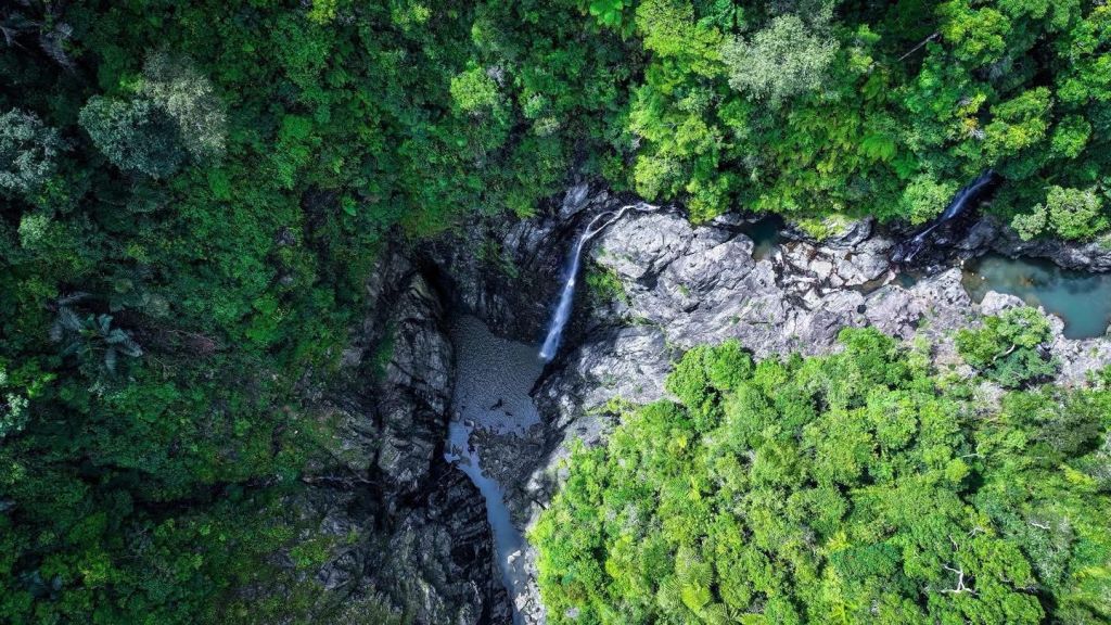 Hùng Ngàn Waterfall – A "hidden gem" nestled in the Quang Ngai forest. - ảnh 5