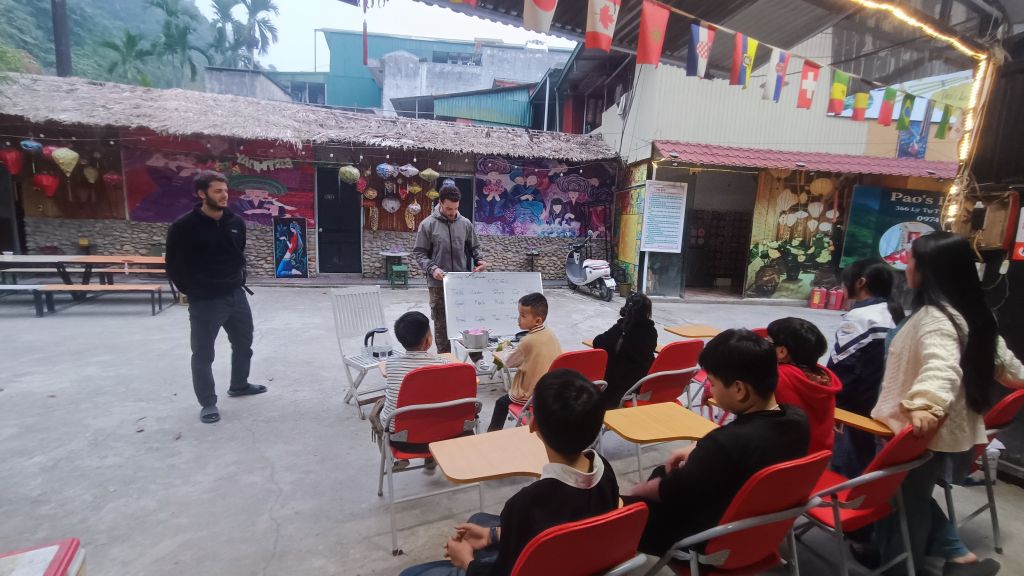 "Cloud Classroom" - a community English class for people. - 1