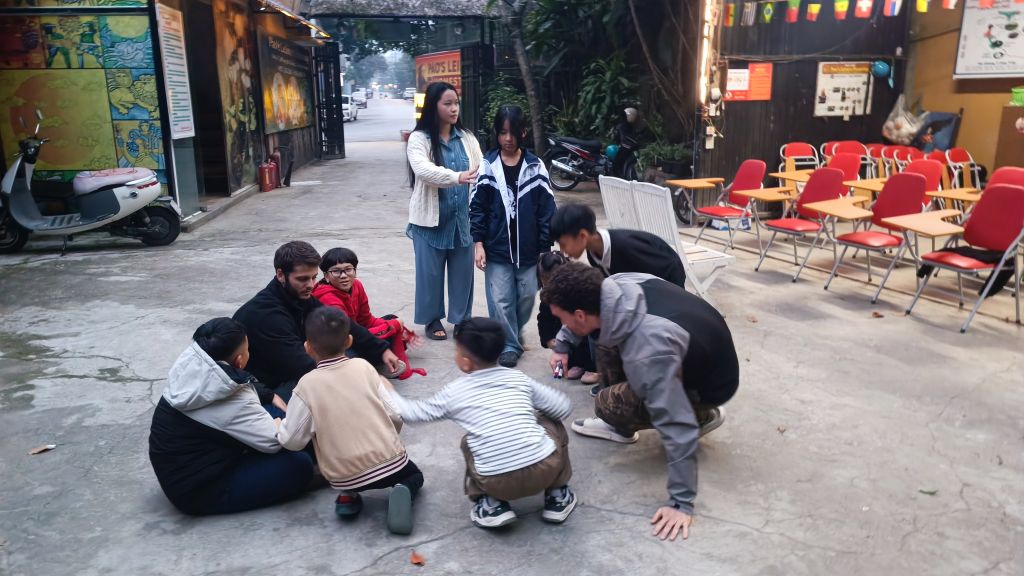 "Cloud Classroom" - a community English class for people. - 2