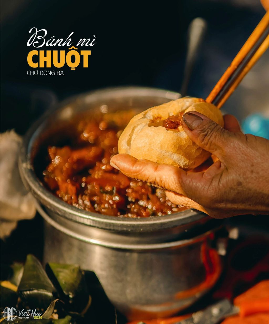 WHEN IN HUE, STOP BY DONG BA MARKET TO TRY "MOUSE BREAD" 🥖 The name sounds unusual! - ảnh 1