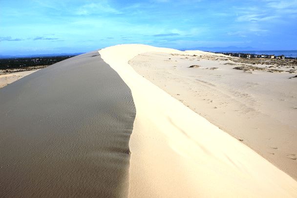 QUANG PHÚ SAND DUNE: "LITTLE DESERT" ATTRACTING VISITORS IN QUANG BINH - 2