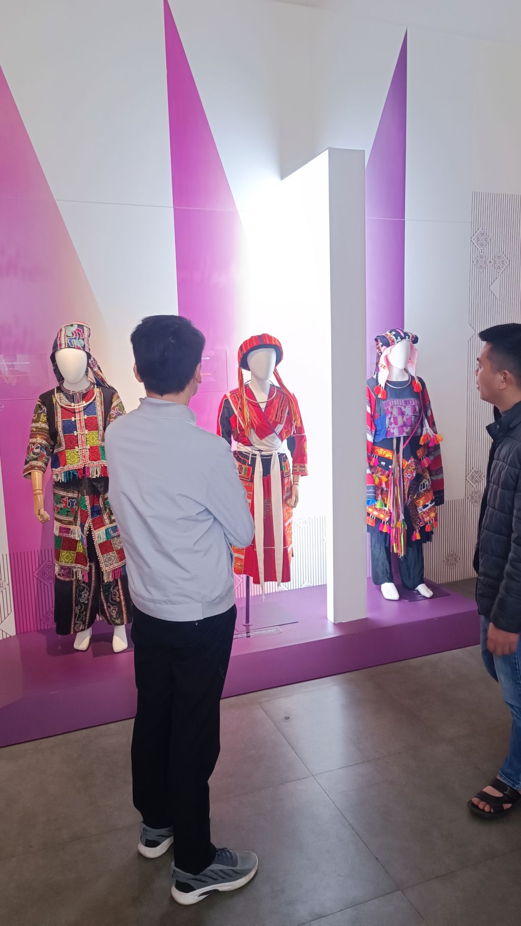 Bả tàng Hà Giang is the starting point for local travel adventures. - 3