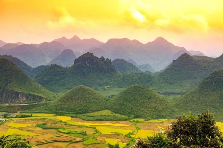 Heaven's Gate Quan Ba - Where The Clouds Open The Way To The Rocky Highlands Of Ha Giang.