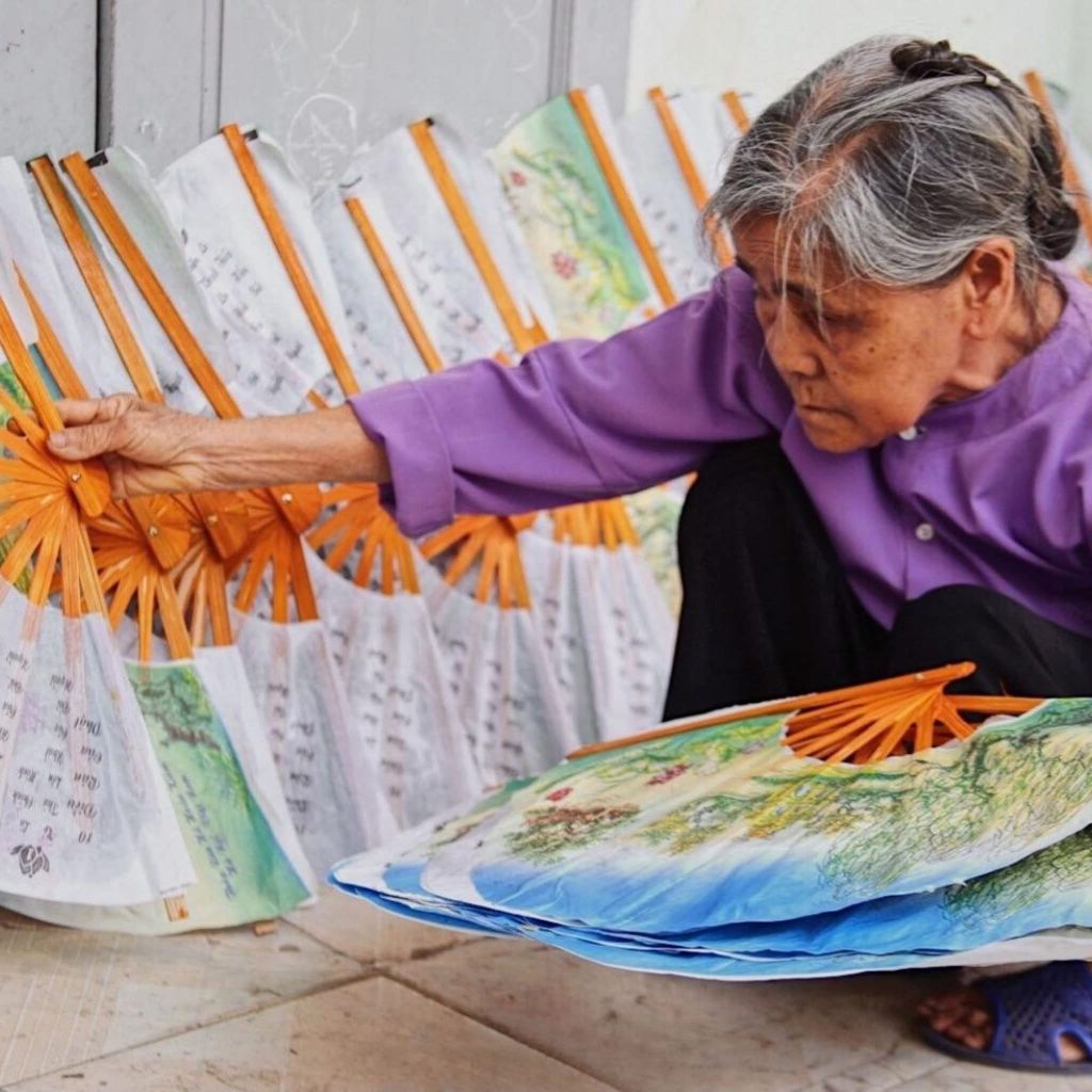 ✨PHUONG NGAN PAPER FAN – A BREATHE OF TRADITIONAL HANDICRAFT - ảnh 4