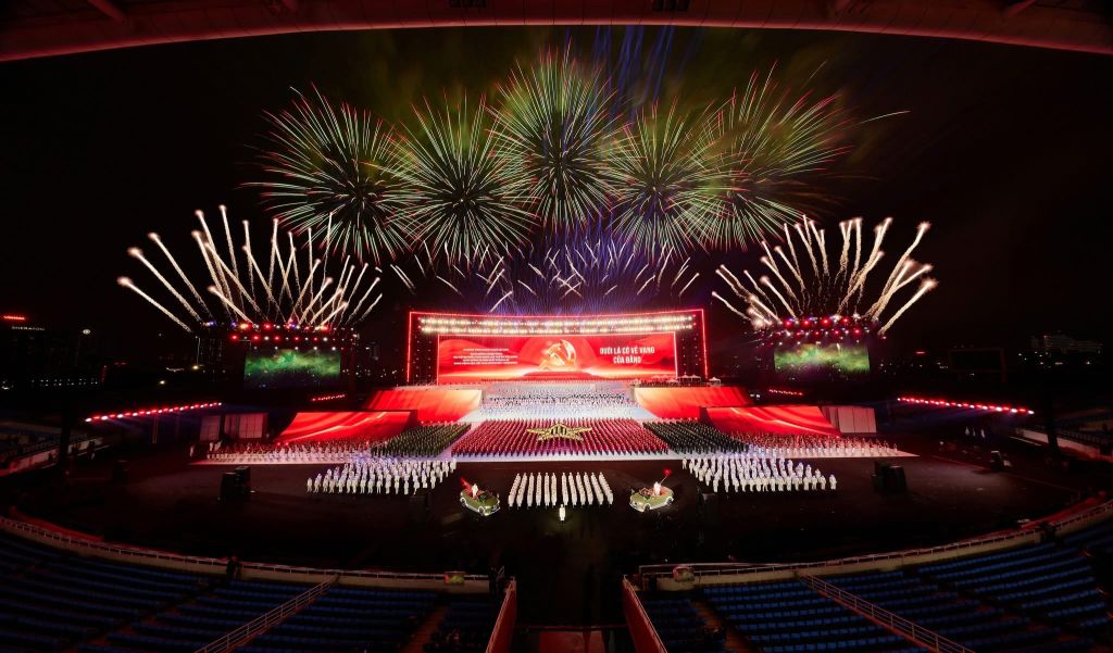 ⏰ COUNTDOWN TO TIME G…
8 PM TONIGHT – FIREWORKS AT MY DINH STADIUM - 1