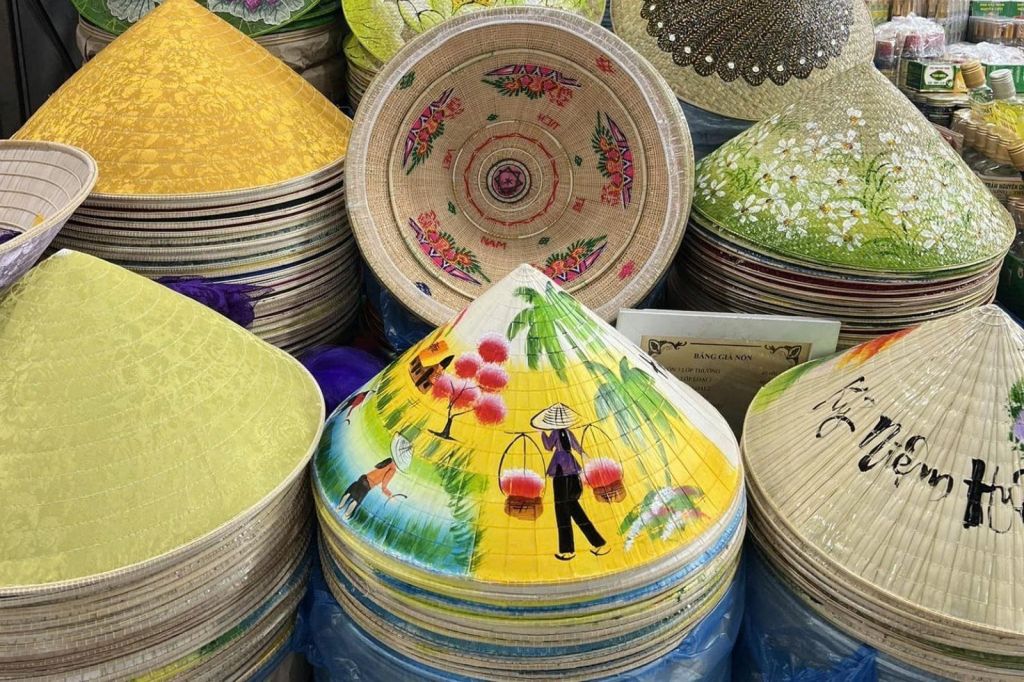 🌿 Sombrero de poesía de Huế – Un oficio tradicional que conserva la belleza encantadora. - 1