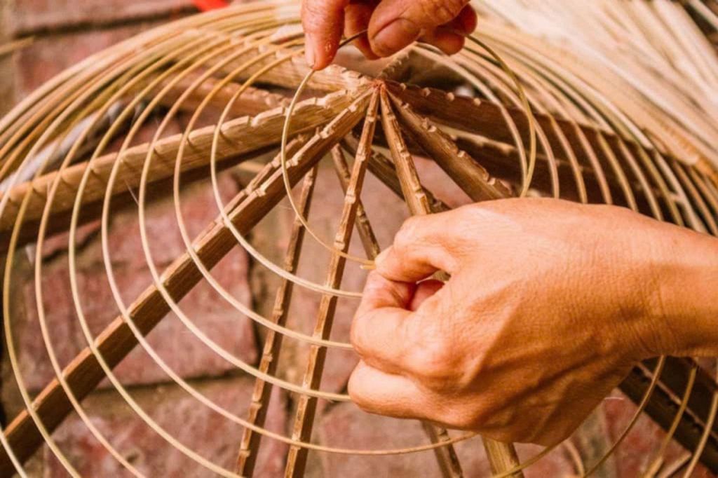 🌿 Sombrero de poesía de Huế – Un oficio tradicional que conserva la belleza encantadora. - 2