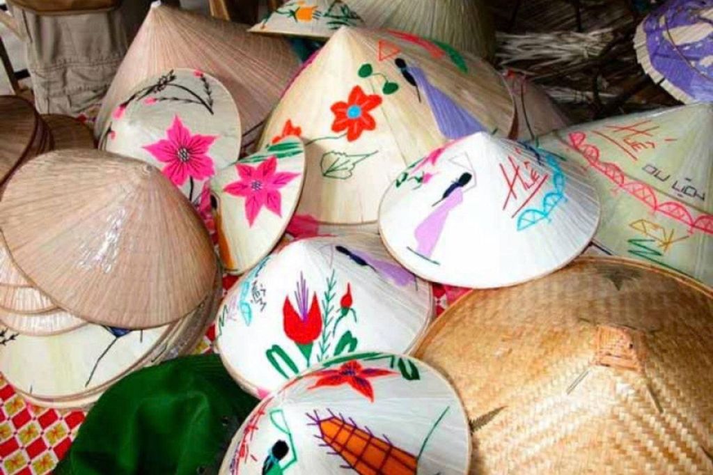 🌿 Sombrero de poesía de Huế – Un oficio tradicional que conserva la belleza encantadora. - 3