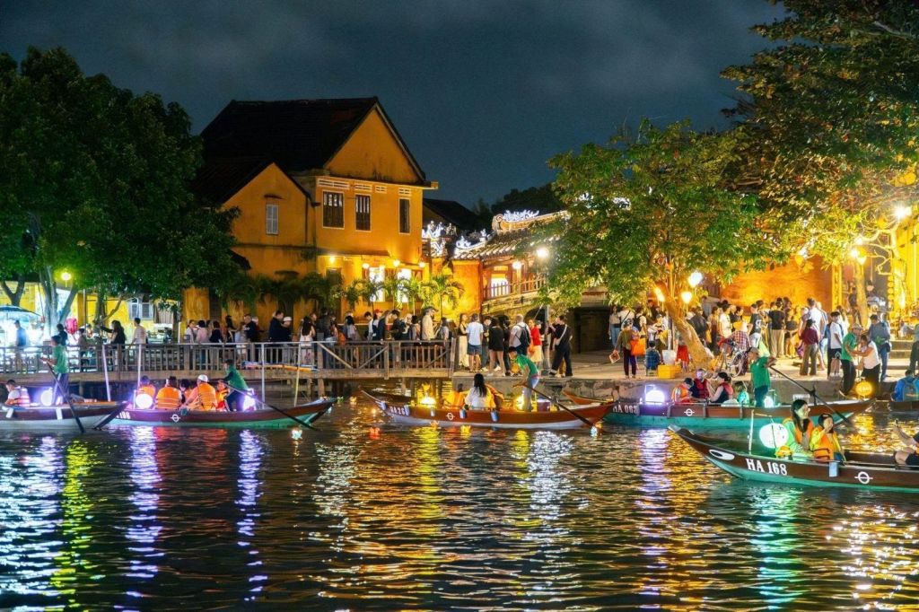 🏮 Chợ đêm Hội An – Nơi phố cổ lên đèn, bản sắc lên tiếngKhi