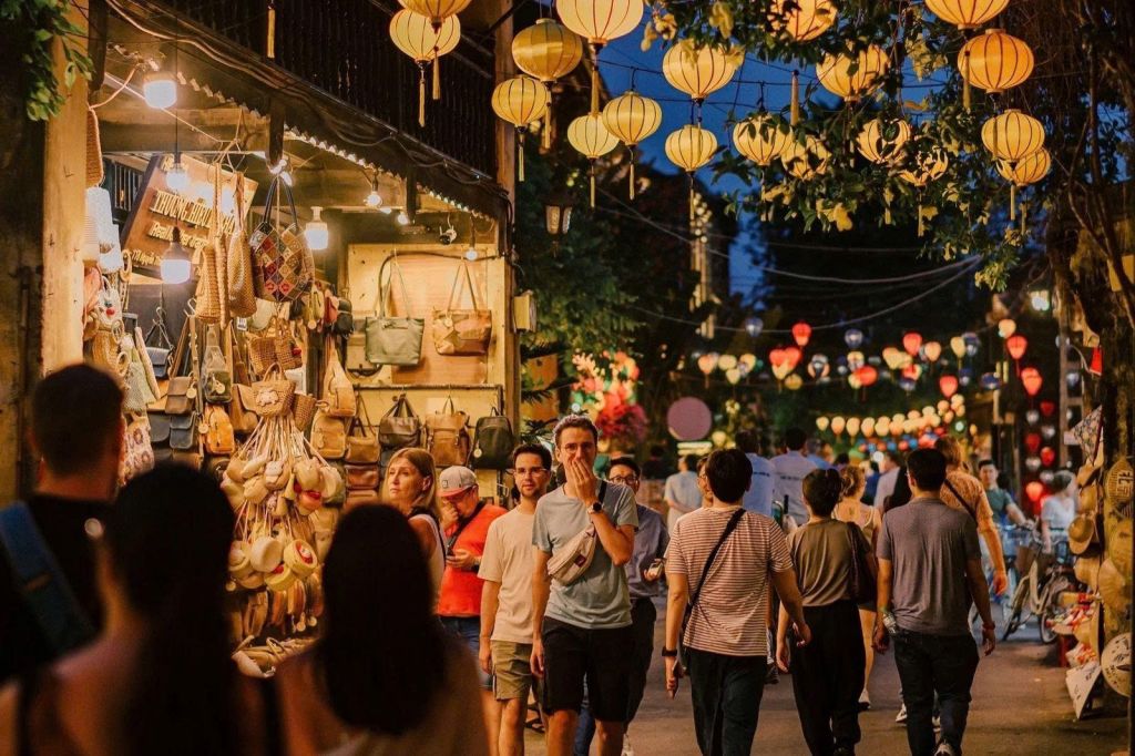 🏮 호이안 야시장 – 고풍스러운 거리에서 불이 켜지고, 정체성이 드러나는 곳 - 2