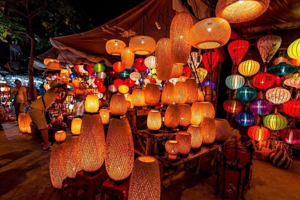 🏮 호이안 야시장 – 고풍스러운 거리에서 불이 켜지고, 정체성이 드러나는 곳 - 3