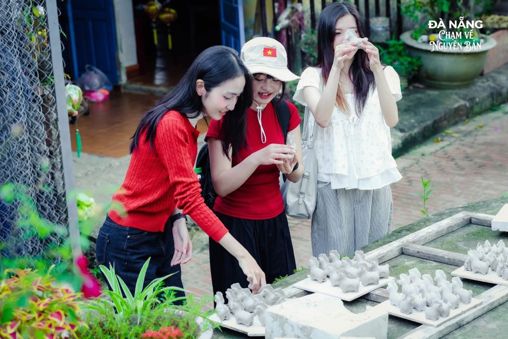 🌸 Spring in Thanh Ha pottery village – Touching Tet from the simplest things - 4