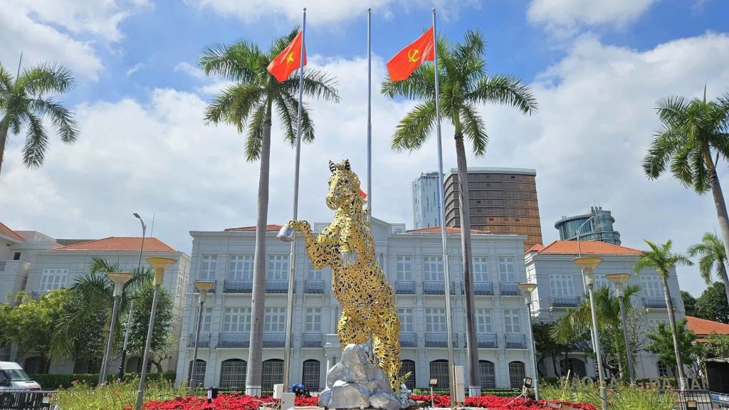 The 2026 Tet horse mascot is made up of the names of 94 communes and wards. - 1